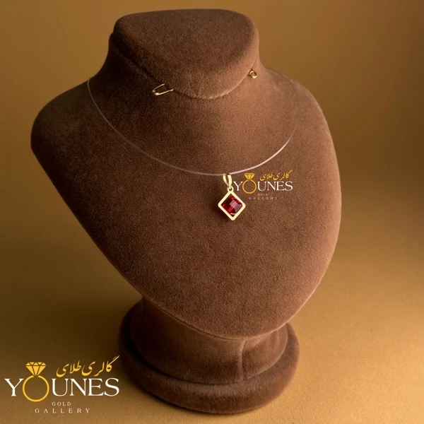 آویز طلا سواروسکی مربعی قرمز